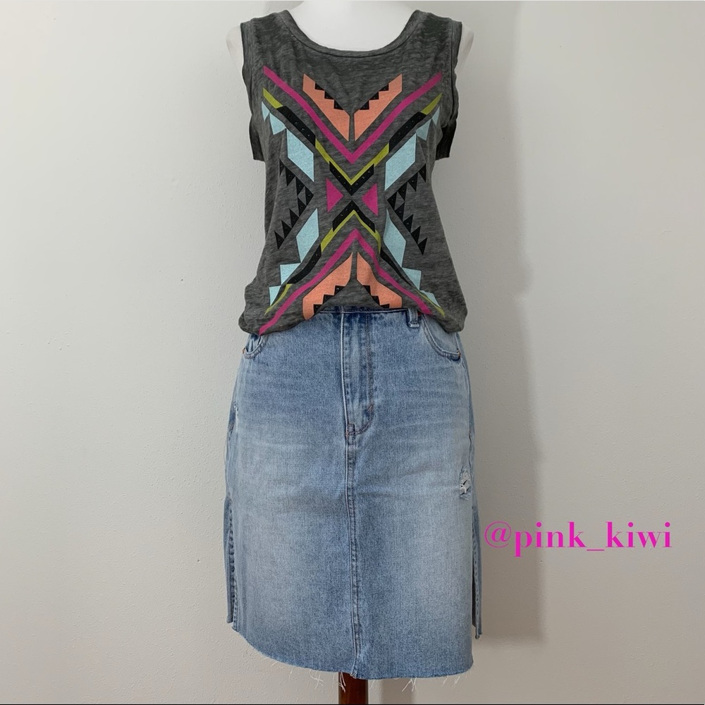 Habitual Willa Distressed Cutoff Denim Skirt Size: 28 - Picture 2 of 11